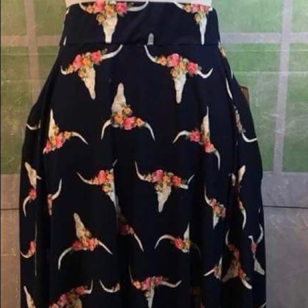 Savannah navy/bull horn skirt with pockets